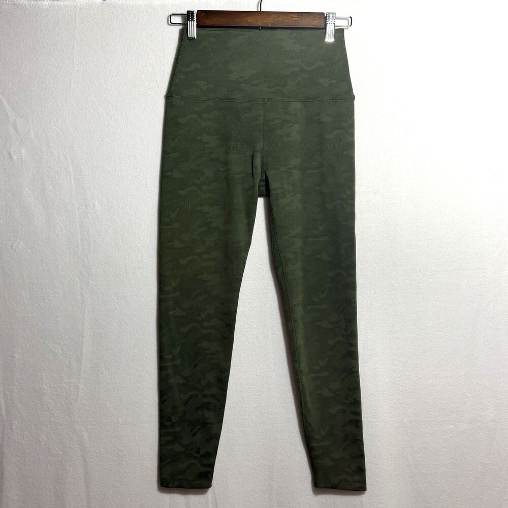 Beyond Yoga Green Shadow Camo Mid Rise Midi Athletic Leggings Size S Gym Workout